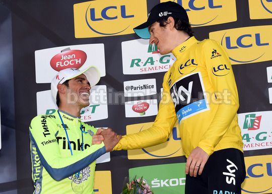 Contador si complimenta con il vincitore Geraint Thomas - © BettiniPhoto